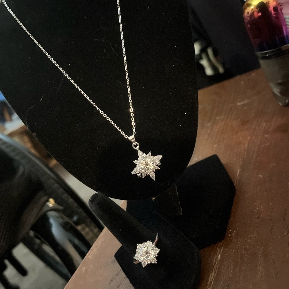 Dazzling Silver Snowflake Necklace and Ring Set WEIGHTS OVER 3ct of moissanite